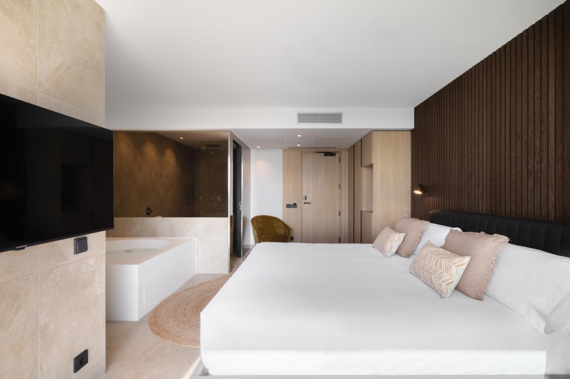 Hotel Sb Win 4 Sup Sant Feliu de Llobregat Exterior foto